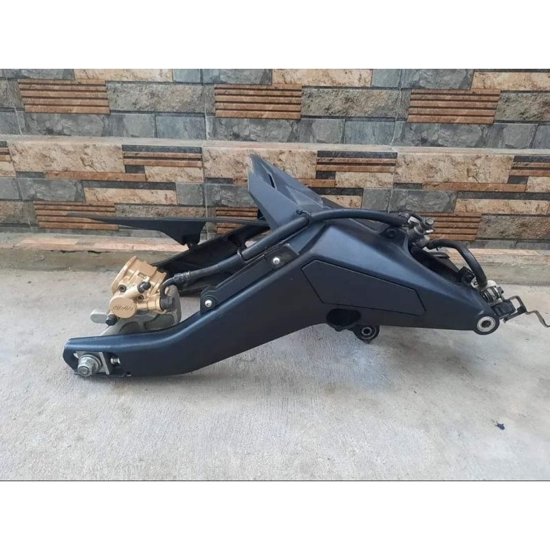 SWING ARM R15 V3 VVA