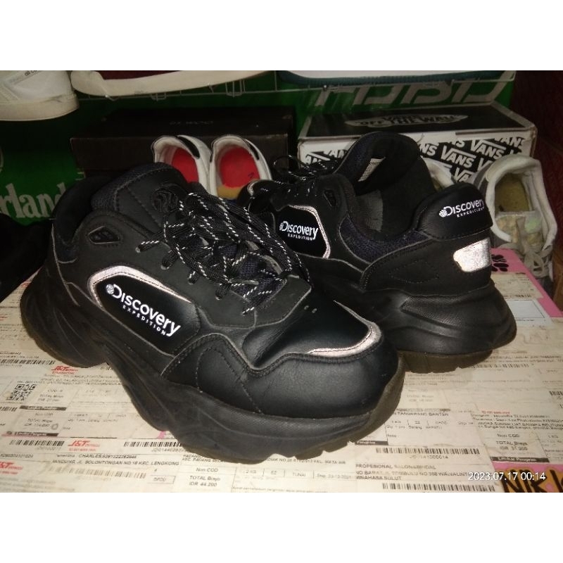 Sepatu Discovery Expedition