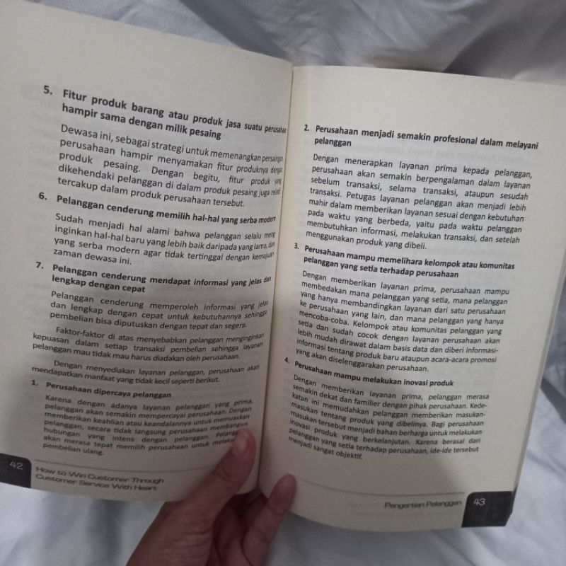 

Prelove Buku How to win customer through customer service with Heart.