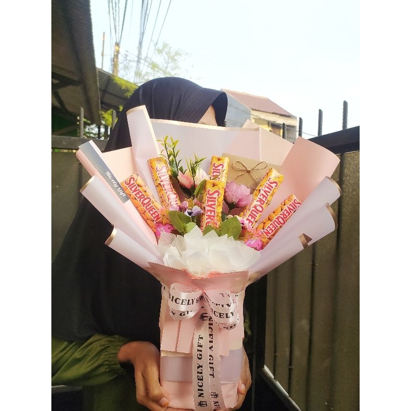 

Buket 5 Silverqueen besar uk 58gram