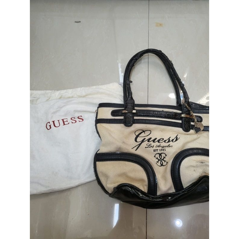 pre loved-tas canvas wanita merek guess