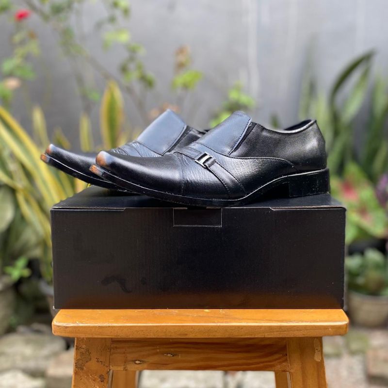 Sepatu Pantofel Merk BALLY