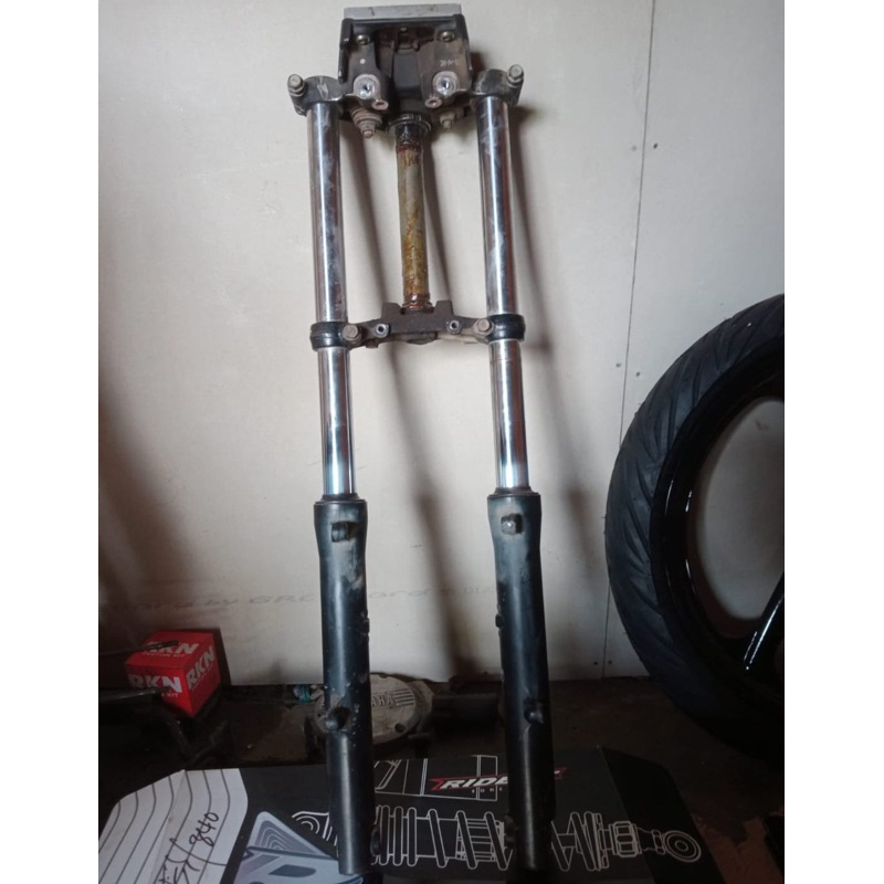 Shock depan Verza (Original Full set)