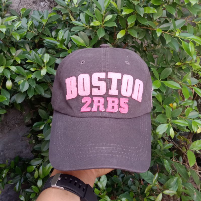 topi boston second