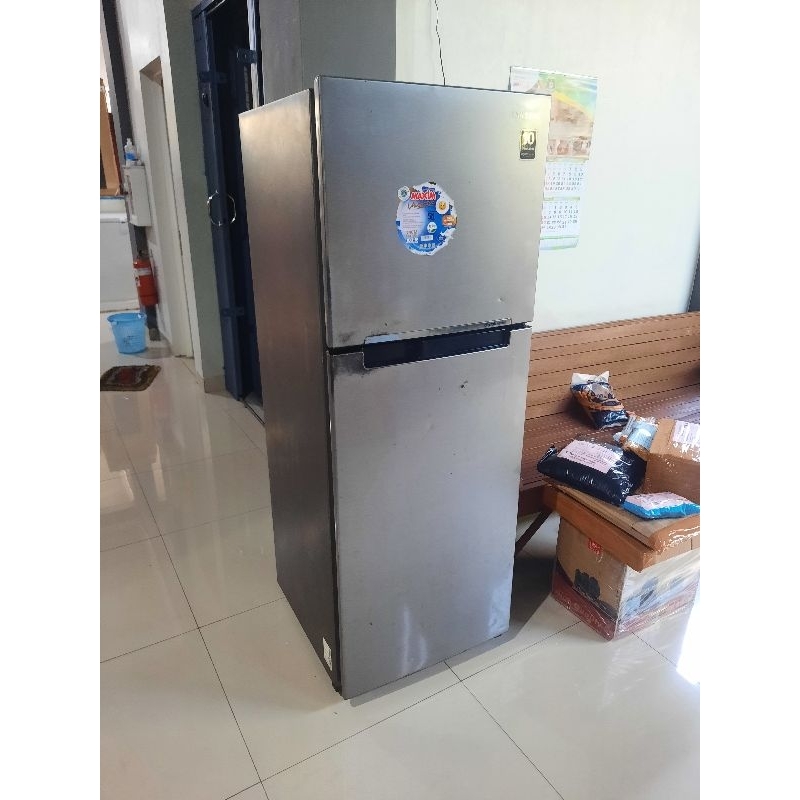 Kulkas 2 Pintu Seken Samsung RT22FARBDSA