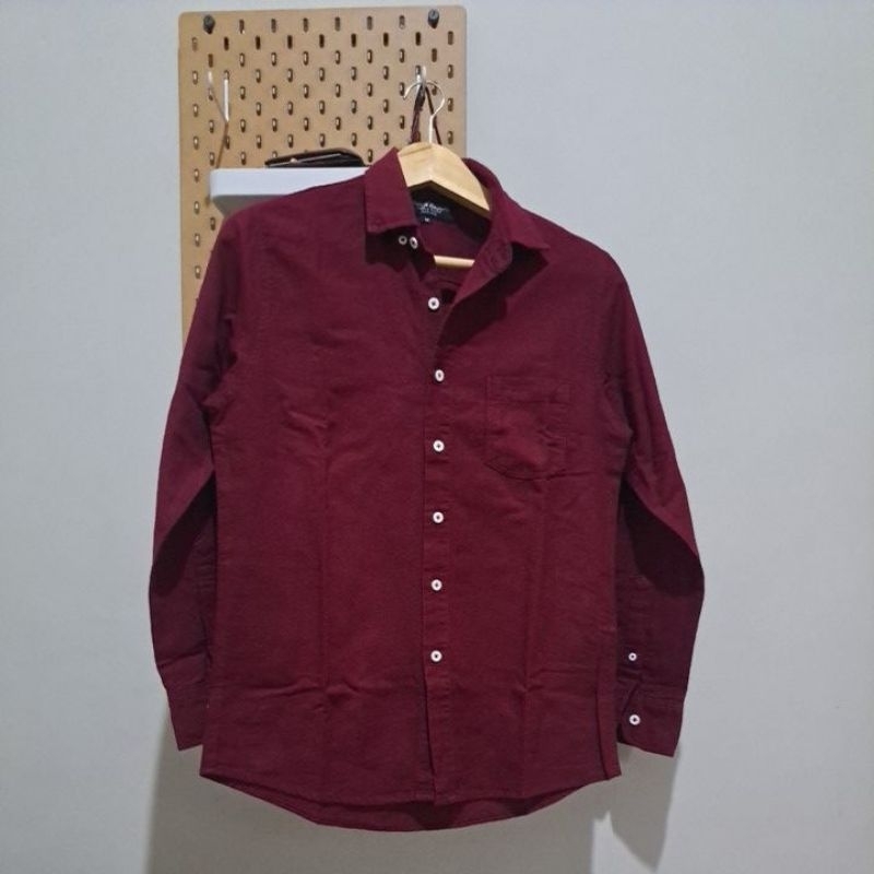 Kemeja Merah Maroon