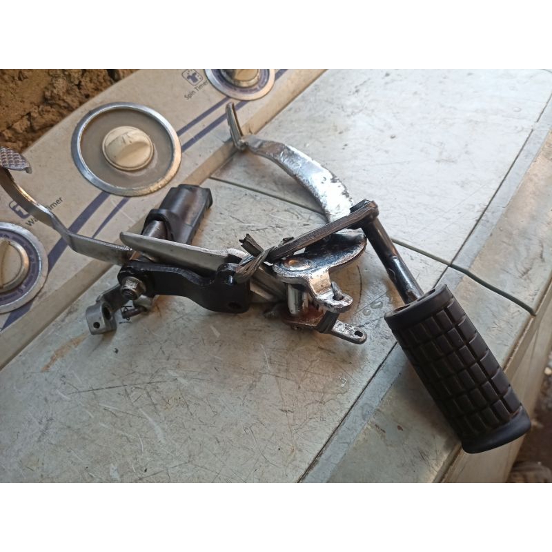 Step satria fu footstep injekan kaki depan rem gigi perseneleng original ori copotan standar kelengk