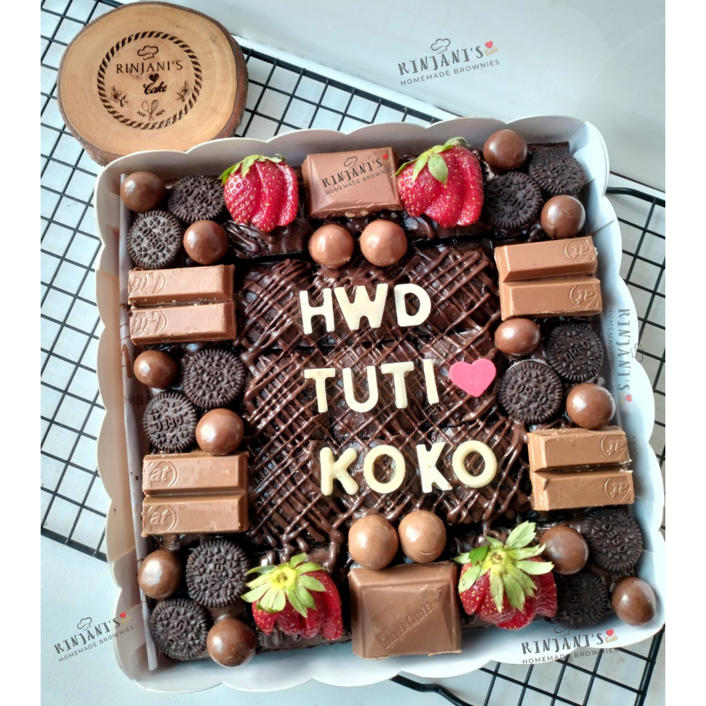 

Brownies Birthday-Strawberry Brownies Fudgy Brownies Premium 20x20cm