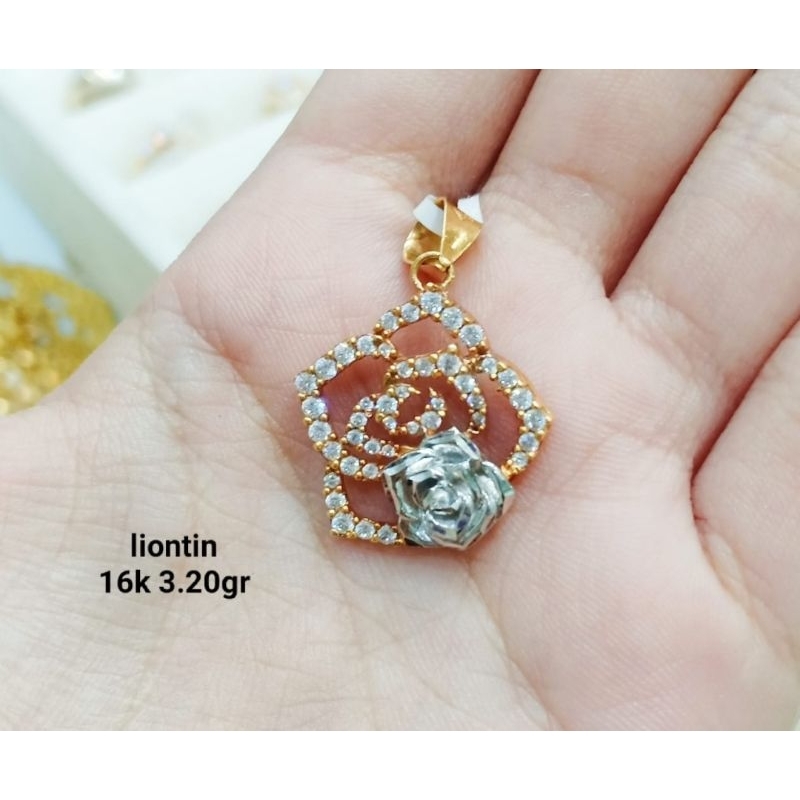 Liontin emas 70 mawar putih