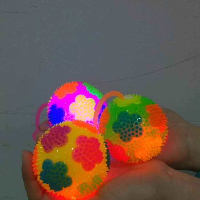 Mainan BOLA LAMPU BUNYI WARNA WARNI- FLASHING SPIKE BALL Mainan Bola Lampu Warna Warni Mainan Bola L