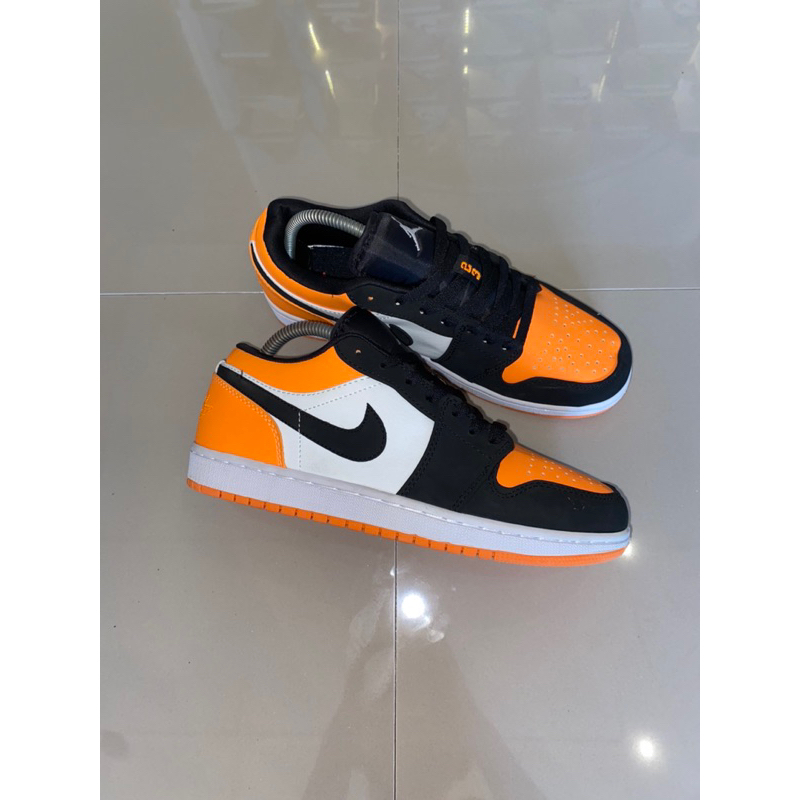 AJ 1 LOW ORANGE SIZE 41