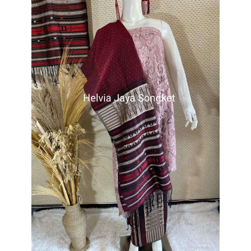 Tumtuman Exclusive Maroon Cream
