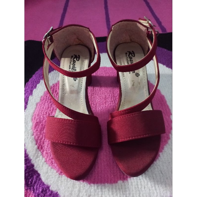 heels wanita merah maroon