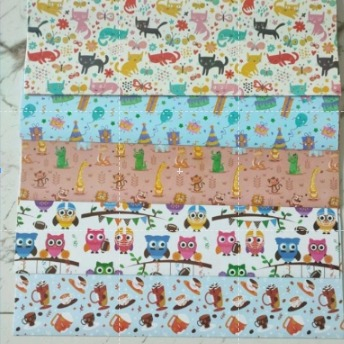 

Kertas Kado Motif Karakter / Kertas Bungkus Kado