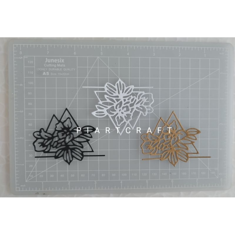 

Frame Flower Triangle (isi 3 pcs) - Dies cut / cut dies DIY scrapbook / vintage journal / diary / album