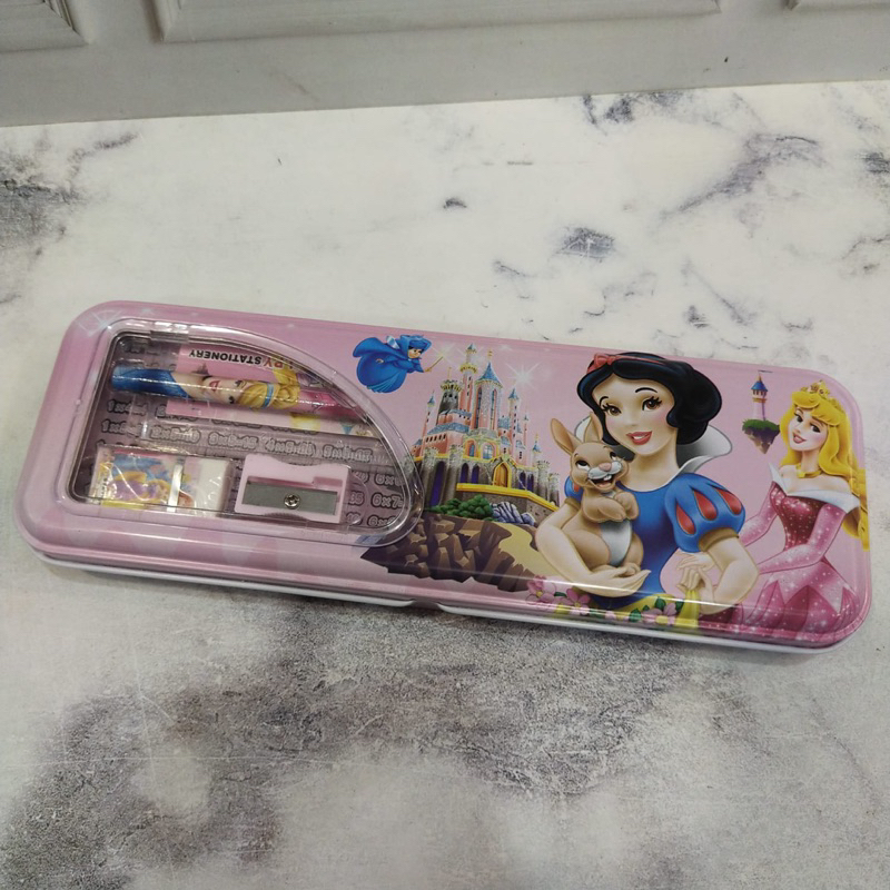 

TEMPAT PINSIL KALENG SET 99-15 FROZEN,PRINCESS,AVNEGERS,CAPTAIN AMERICA,SPIDERMAN,UNICORN