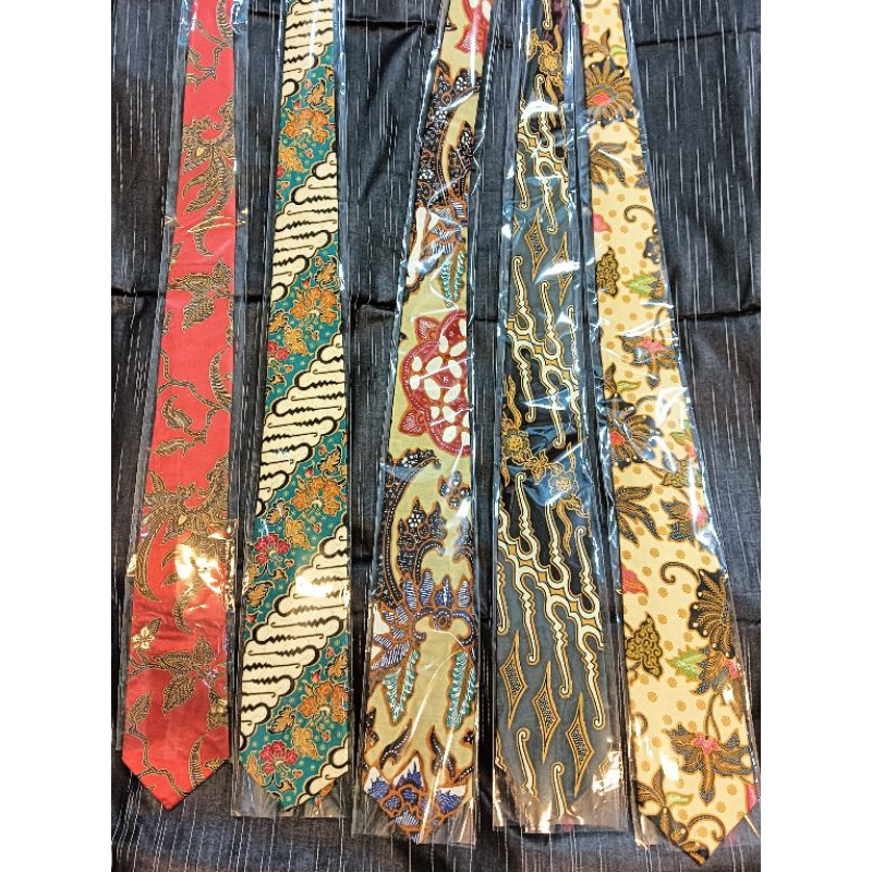 Dasi batik sutra gift souvenir batik Indonesia