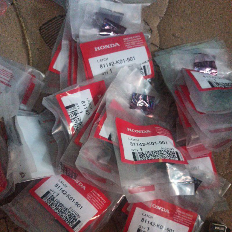 Latch pengunci laci honda PCX CBU LOKAL ADV 150 Pcx 160 lokal original AHM HONDA  81142K01901