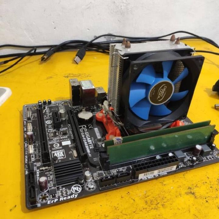 PAKET MOTHERBOARD AMD FM2+ A8 7600 RAM 8GB PLUS FUN