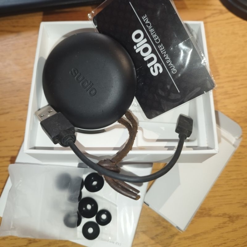 SUDIO FEM BLACK preloved second