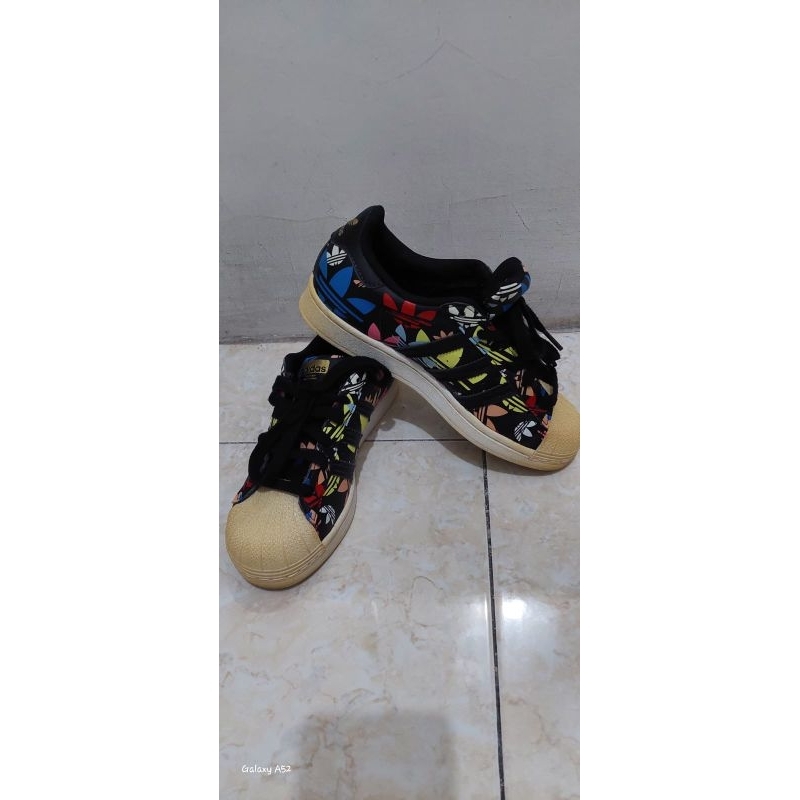 Sepatu Sneakers Adidas Cewek Original Limited Edition Warna Hitam Motif PRELOVED
