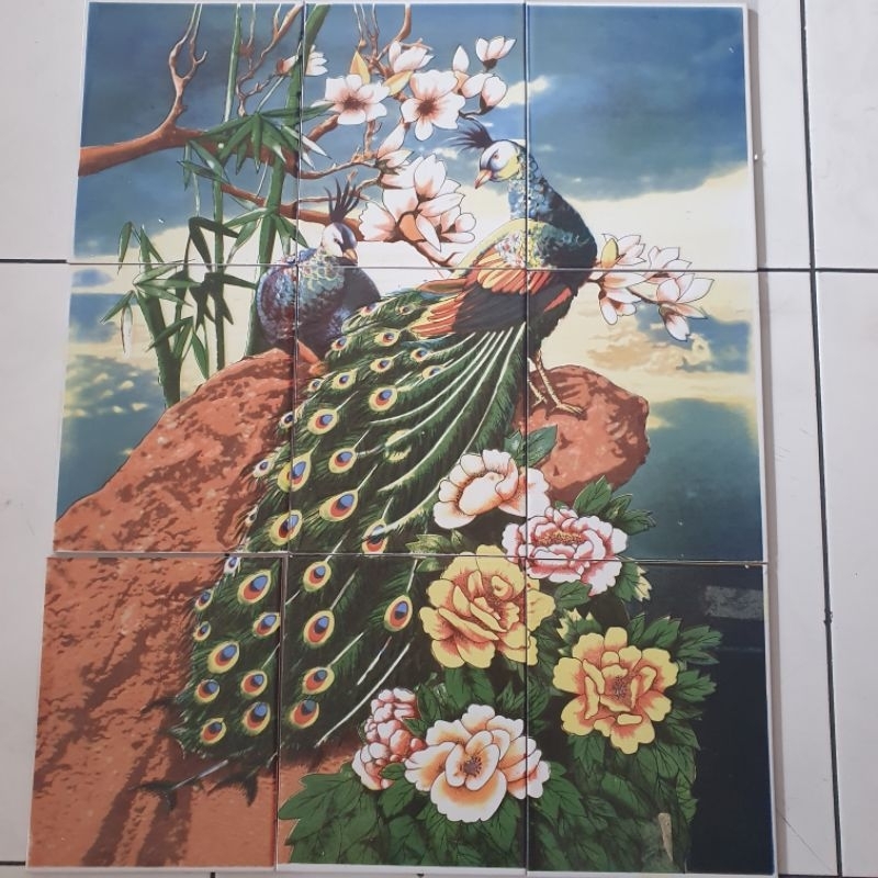 keramik panel hiasan dinding 20x25 isi 9 lembar merak bunga