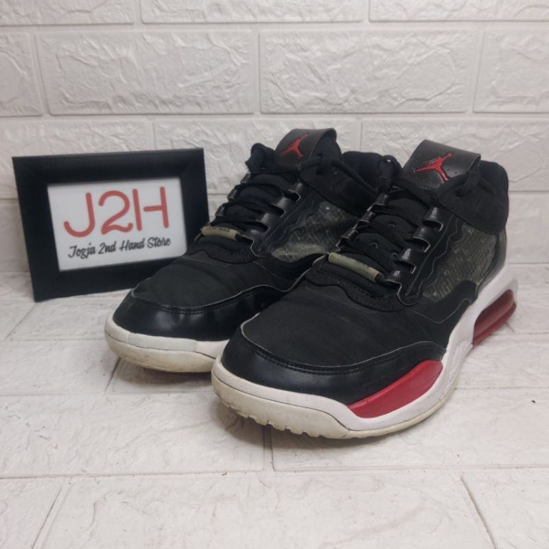 Sepatu Jordan Max 200 Black Gym Red Size 44 In Sole 28cm Made in Vietnam Warna Hitam Putih Merah ORI