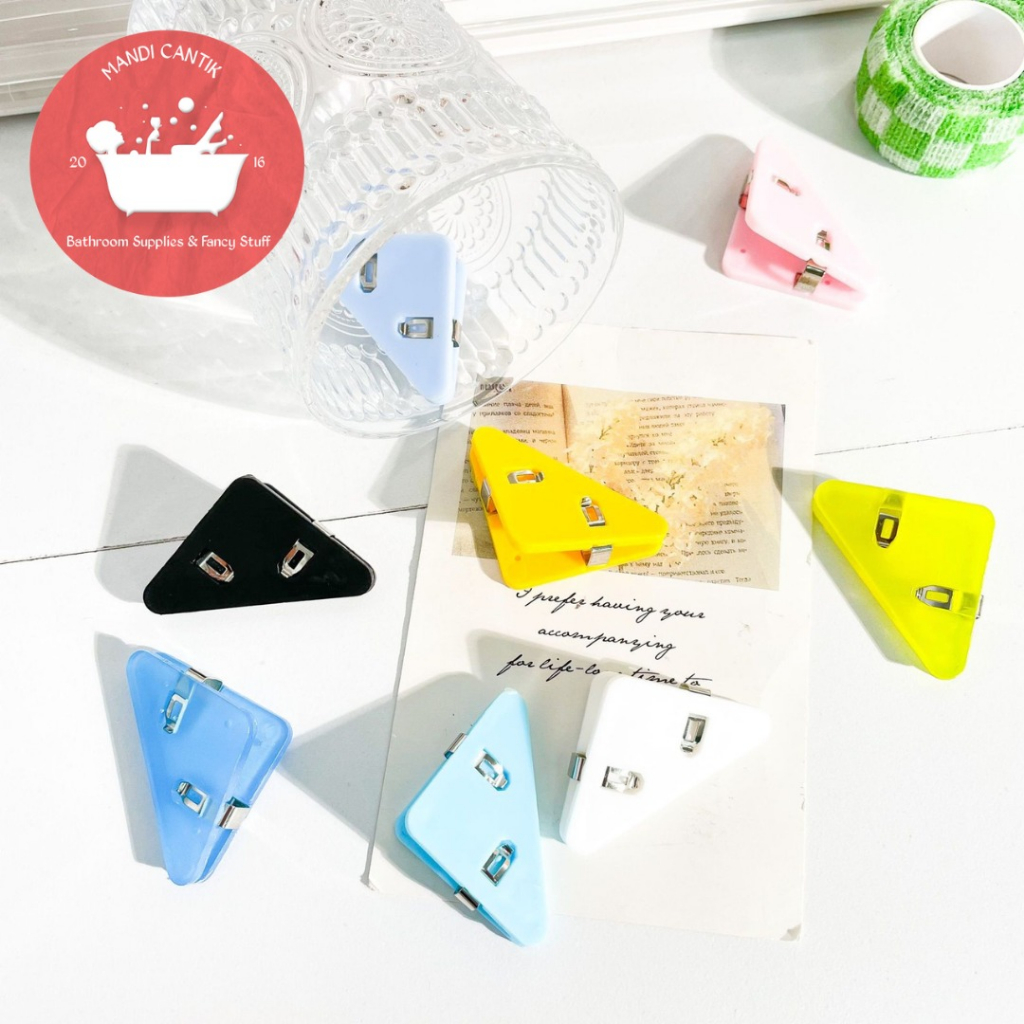 

TRIANGLE PAPER CLIP PENJEPIT SUDUT KERTAS CORNER CLAMP COD TERMURAH ALAT TULIS KANTOR SEKOLAH