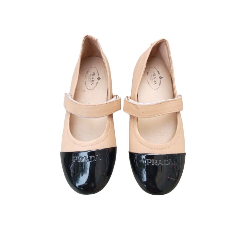Prada Flat Shoes Sz 33-34 (Like New)