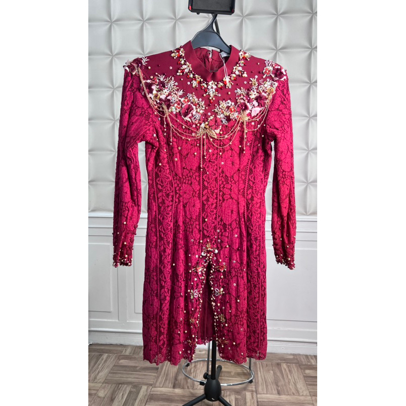 Kebaya Ivory rtw maroon (Preloved)