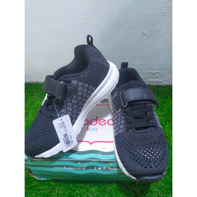sepatu anak sekolah FLADEO (hitam)