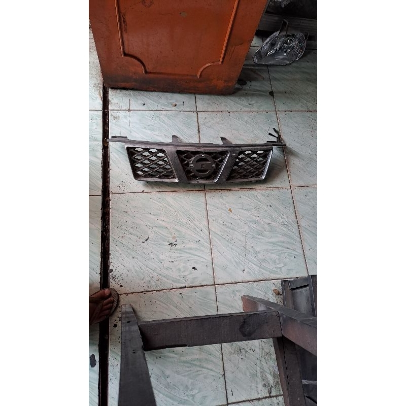 grill nissan xtrail tahun 2008