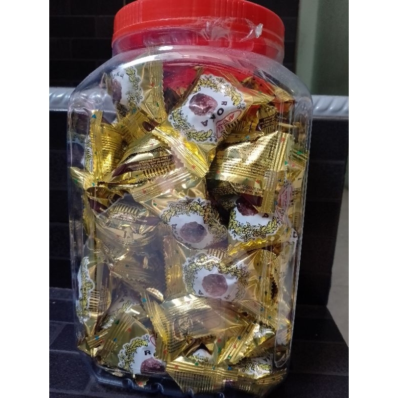 

Roka isi 70 pertoples