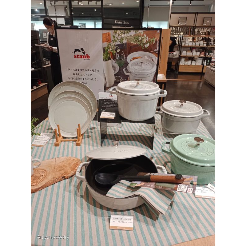 Original made in France staub 24 cm round cocotte cast iron