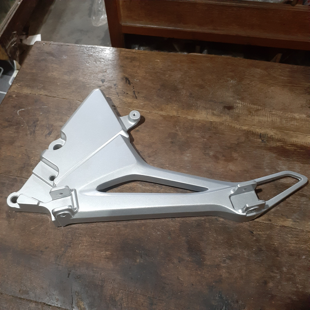Holder Step Dudukan Step Tiger Revo Kiri 100% Original AHM 50700-KCJ-660
