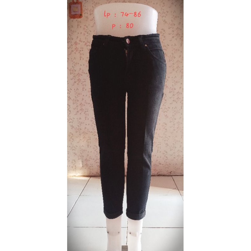 Celana Jeans 7/9 wanita Hitam
