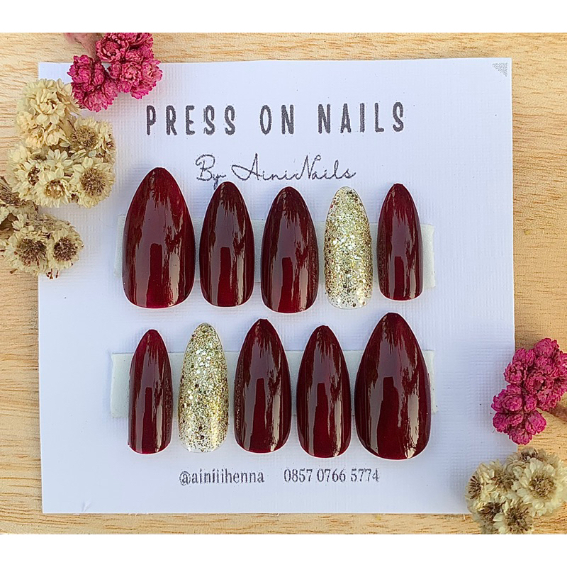 Fake nails / Nail art  maroon glitter lancip