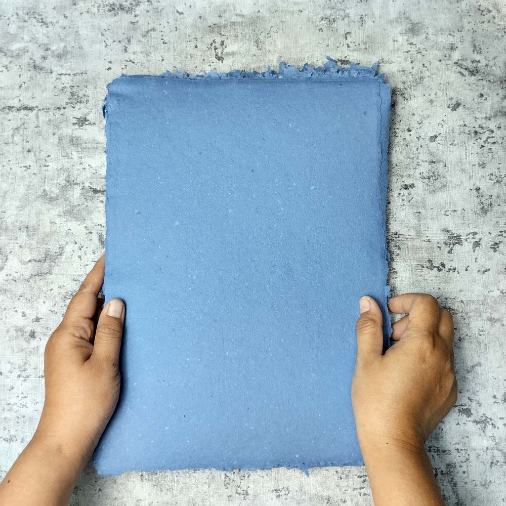 

SustainArt: Kertas Daur Ulang Berwarna Dark Rose Blue Ukuran A4 untuk Seni dan Kreativitas