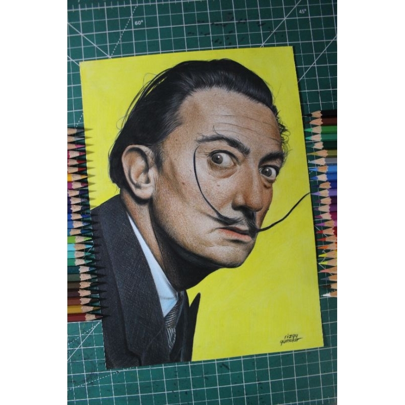Lukisan Wajah Berwarna, Pensil
