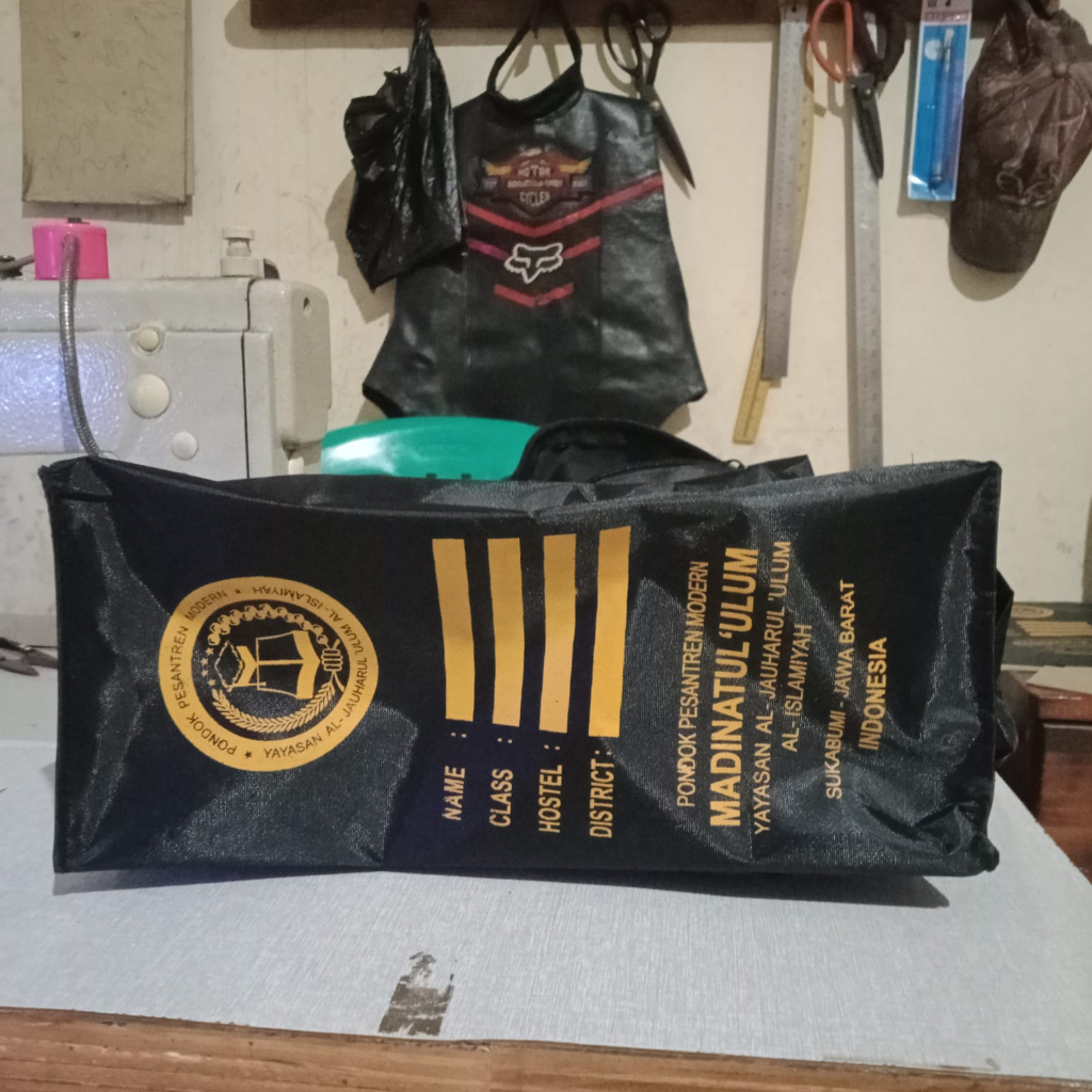Tas sandal dan  sepatu  custom Travel Olahraga santri santriwati pondok pesantren design suka-suka
