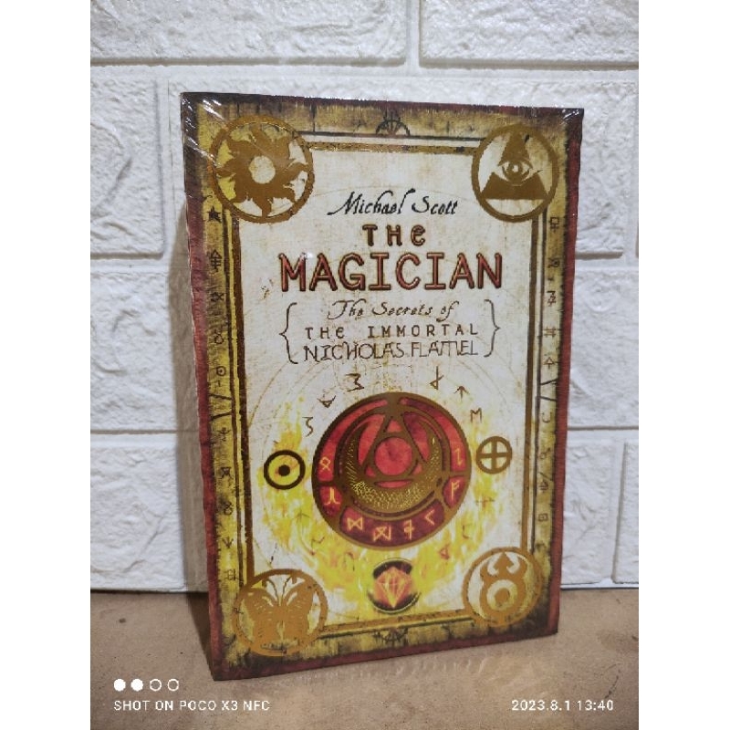 THE MAGICIAN ( THE SECRETS OF THE IMMORTAL NICHOLAS FLAMEL)