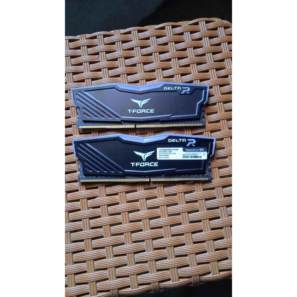 RAM TEAM T-Force Delta RGB (2x4) 8GB DDR4 3000 HITAM