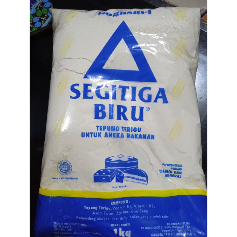

terigu segitiga 1kg