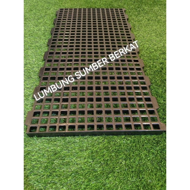 Palet Hitam Alas Kandang Plastik Hewan 100 X 50 X 4 Cm
