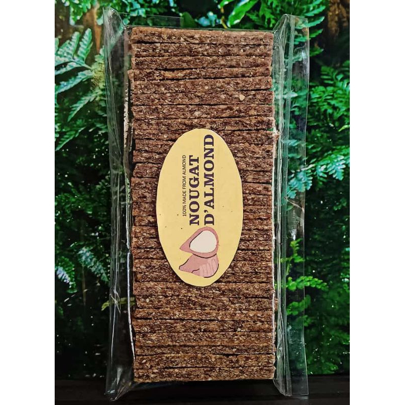 

nougat kacang almond dan mede +-230gr