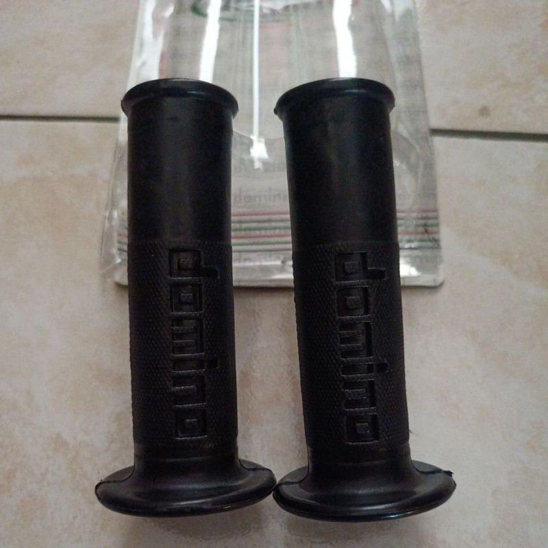handgrip domino hitam