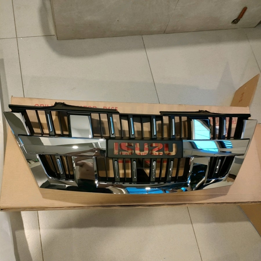 GRIL GRILL GRILLE DEPAN ISUZU PANTHER GRAND TOURING CHROME KRUM ORGNAL
