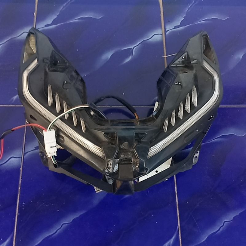 replector alis depan honda vario led 125 . ori