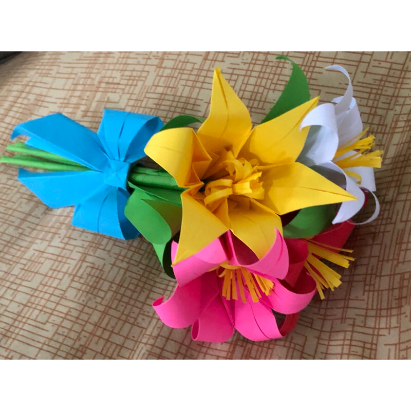 

Lily origami buket
