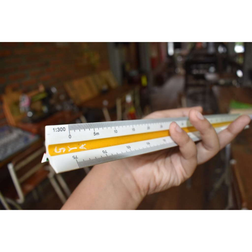 

Penggaris Segitiga Skala Deli 30 cm, Skala 1:100 1:200 1:250 1:300 1:400 1:500